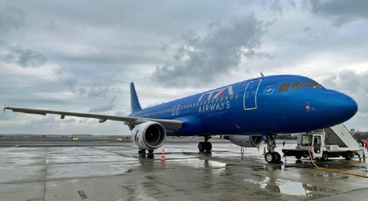 Volo Ita Parigi-Roma deviato a Zurigo, muore una passeggera di 61 anni dopo i soccorsi