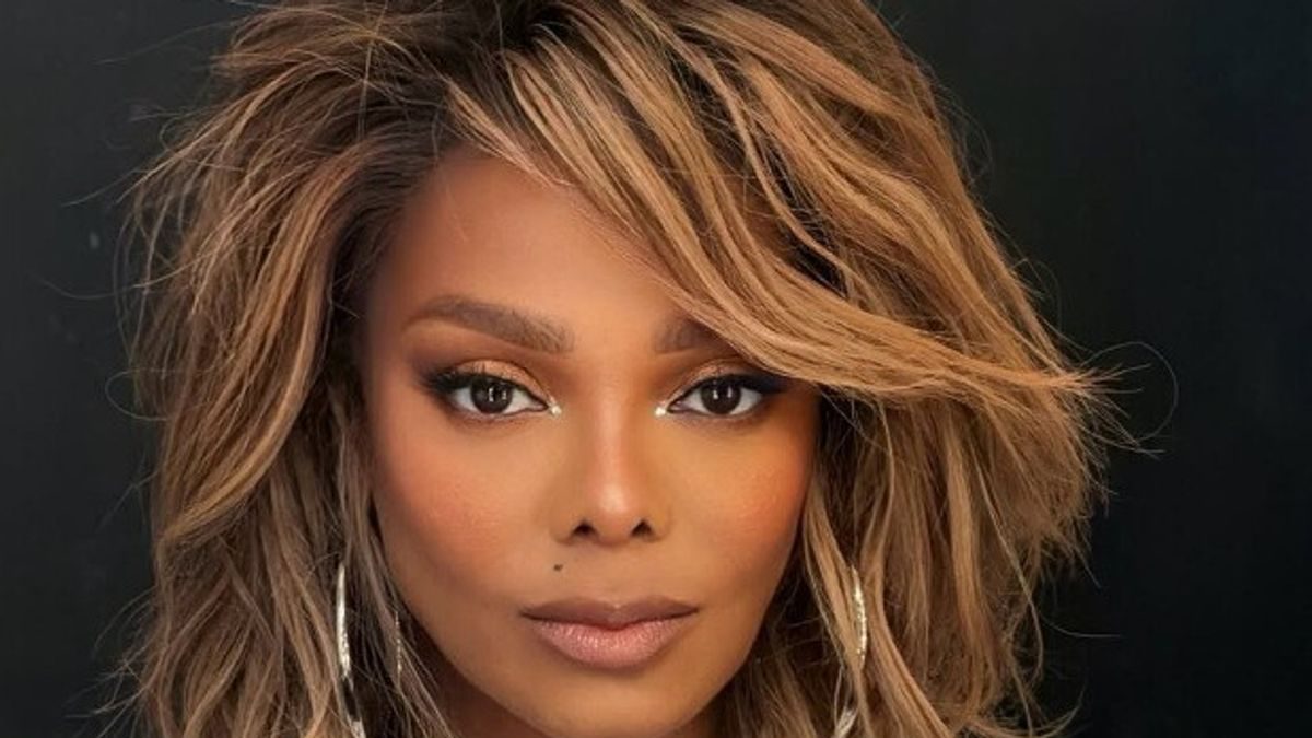 Janet Jackson torna al caschetto, il nuovo look castano richiama gli anni Novanta