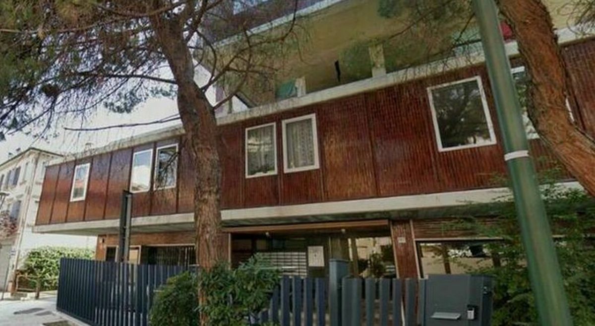Mestre, sette persone davanti al portone: i residenti del condominio Fabio chiedono protezione