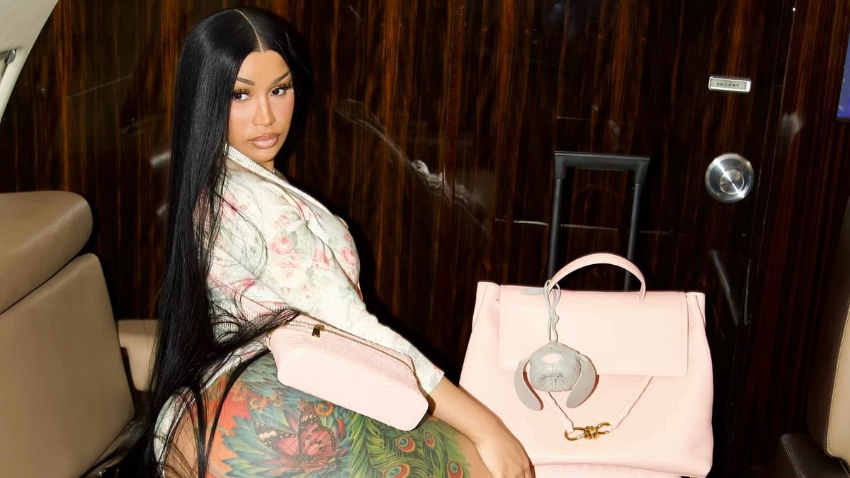 Cardi B, per i 34 anni un Rolex rosa da quasi 3 milioni e un anello di diamanti