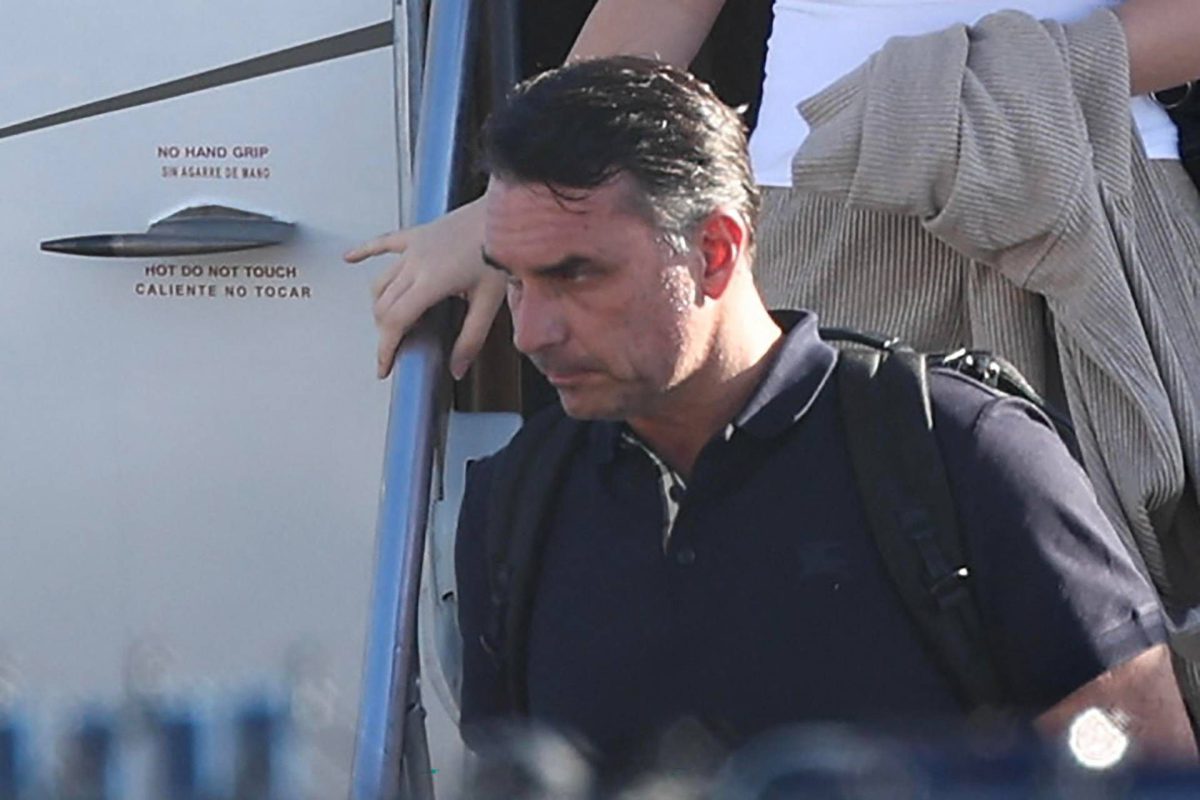Brasile, Flávio Bolsonaro si proclama presidente eletto dagli Usa e prepara l