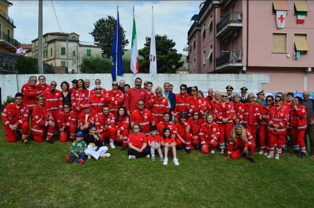 Grande mobilitazione del Comitato Locale di Albiano Magra In Lunigiana: si vara una moderna e sofisticata ambulanza.