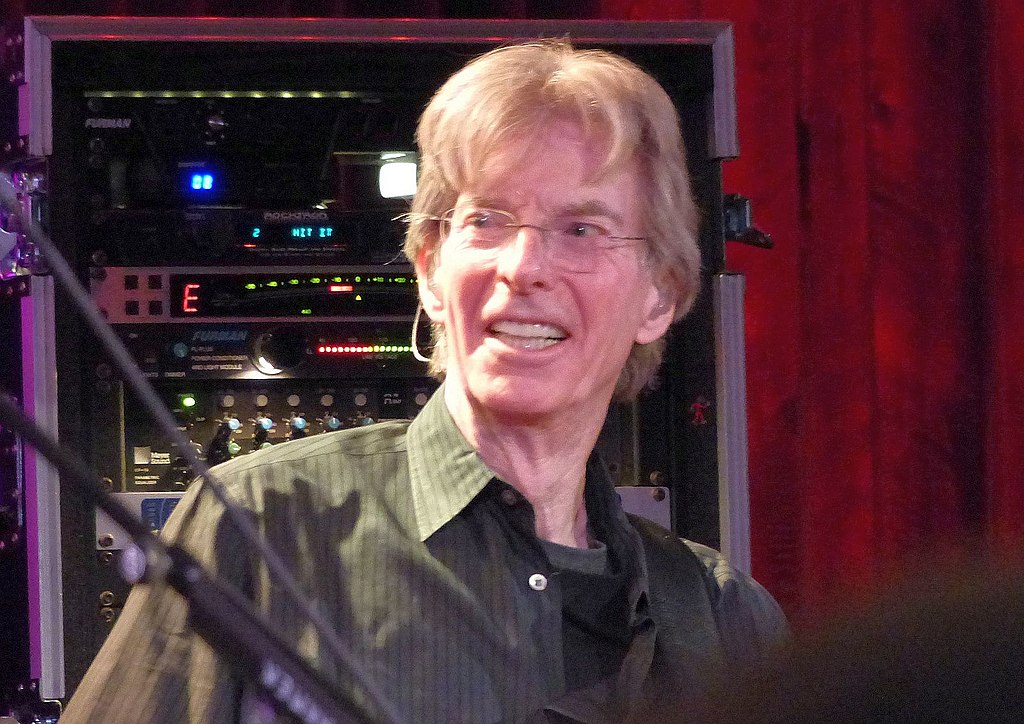 È morto Phil Lesh, fondatore e bassista dei Grateful Dead a 84 anni