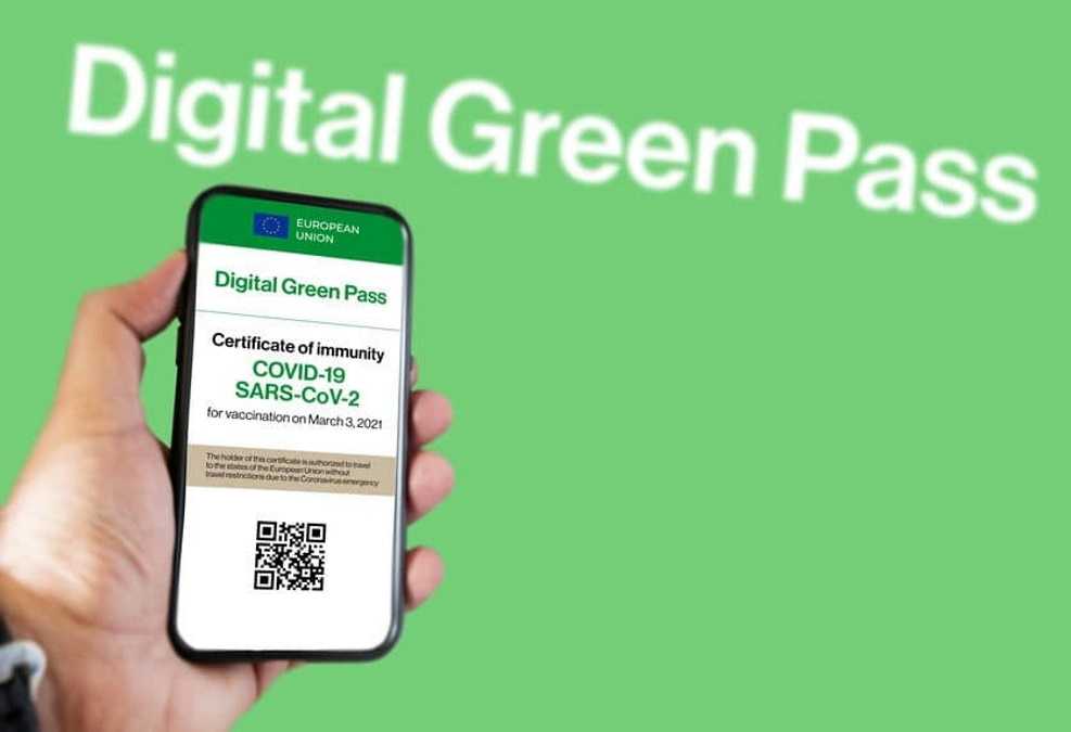 Ultime Covid, contagi e vittime crescono : Fiducia a Green pass bis