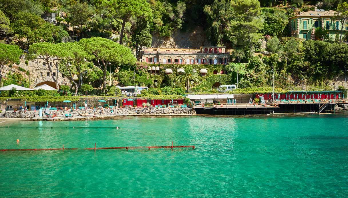 Cade da balcone hotel a Paraggi : morto turista Usa