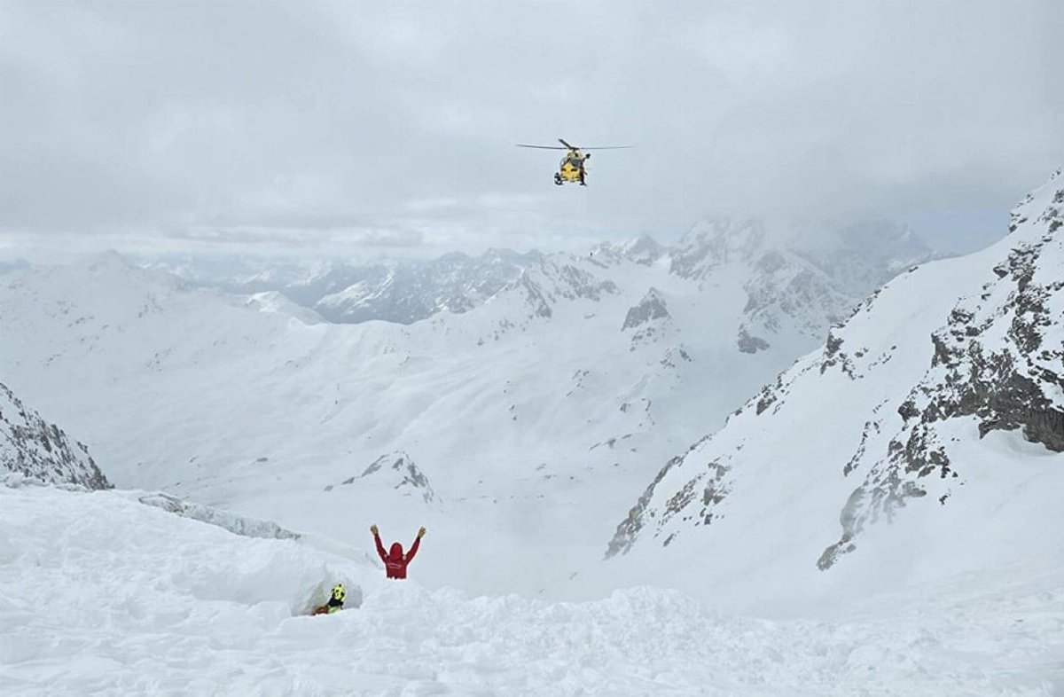 Valanga sul ghiacciaio dello Stubai travolge sei escursionisti: operazione di soccorso record