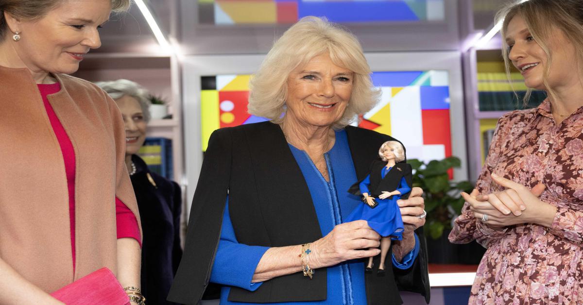 Regina Camilla e la sua Barbie Ringiovanita: il ricevimento a Buckingham Palace