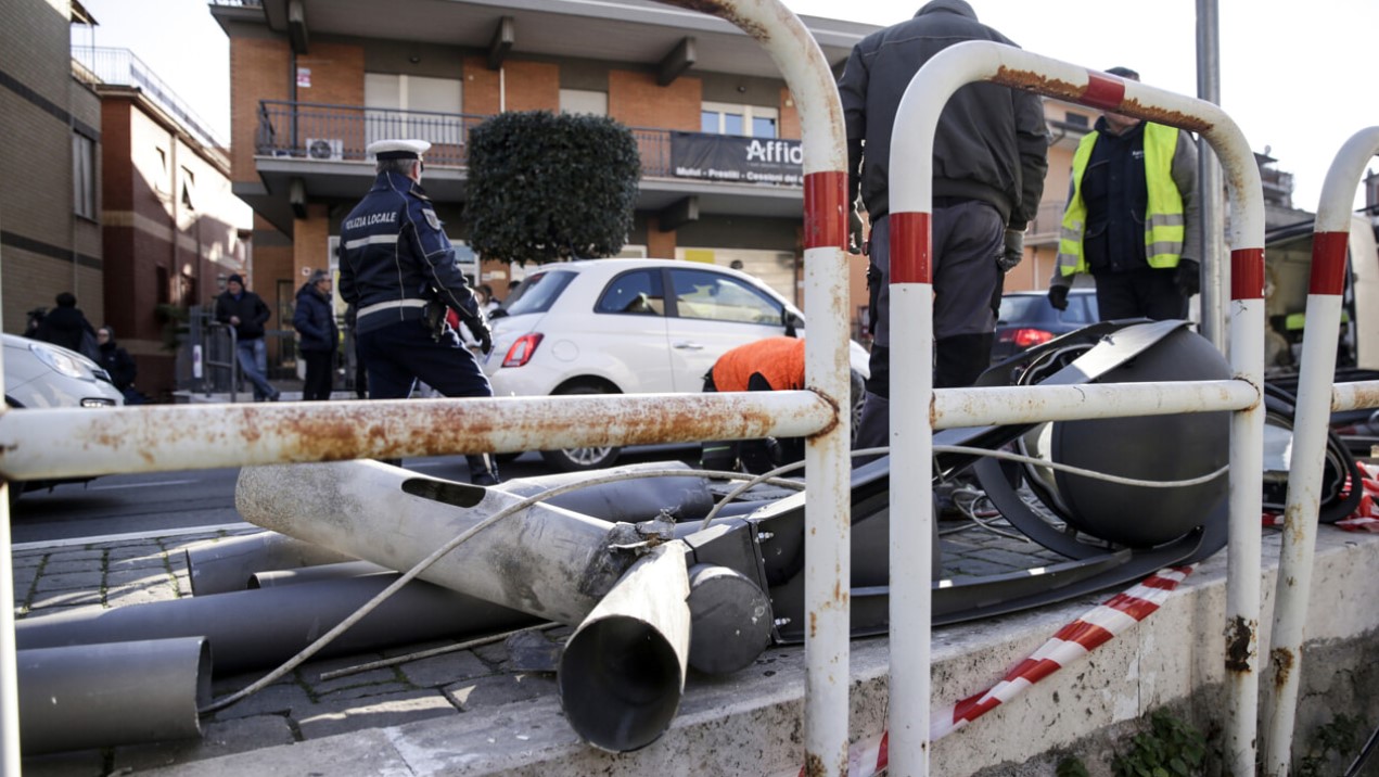 Grave incidente stradale a Napoli: Giovanni Baiano muore per le conseguenze dell