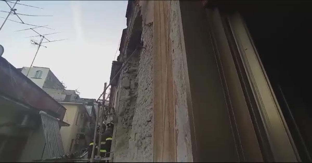 Napoli - esplosione ai Quartieri Spagnoli: crolla un muro al quinto piano - Video