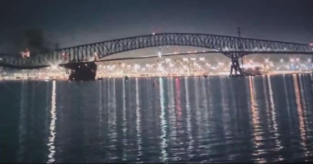 Baltimora, il crollo del ponte colpito dalla nave - Video
