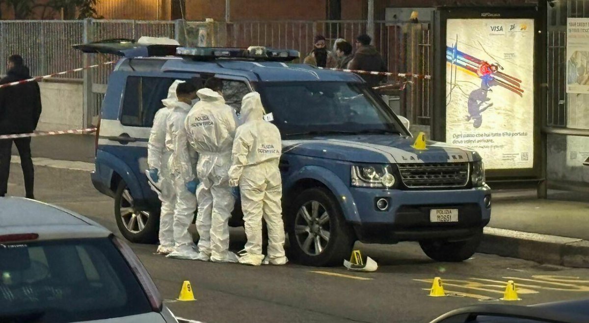 Milano, spara contro i poliziotti e viene colpito: chi è Liu Wenham e cosa è successo Milano, spara contro i poliziotti e viene colpito: chi è Liu Wenham e cosa è successo