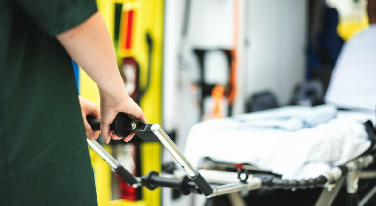 Anziana di 97 anni per 36 ore al pronto soccorso di Imola con una polmonite grave