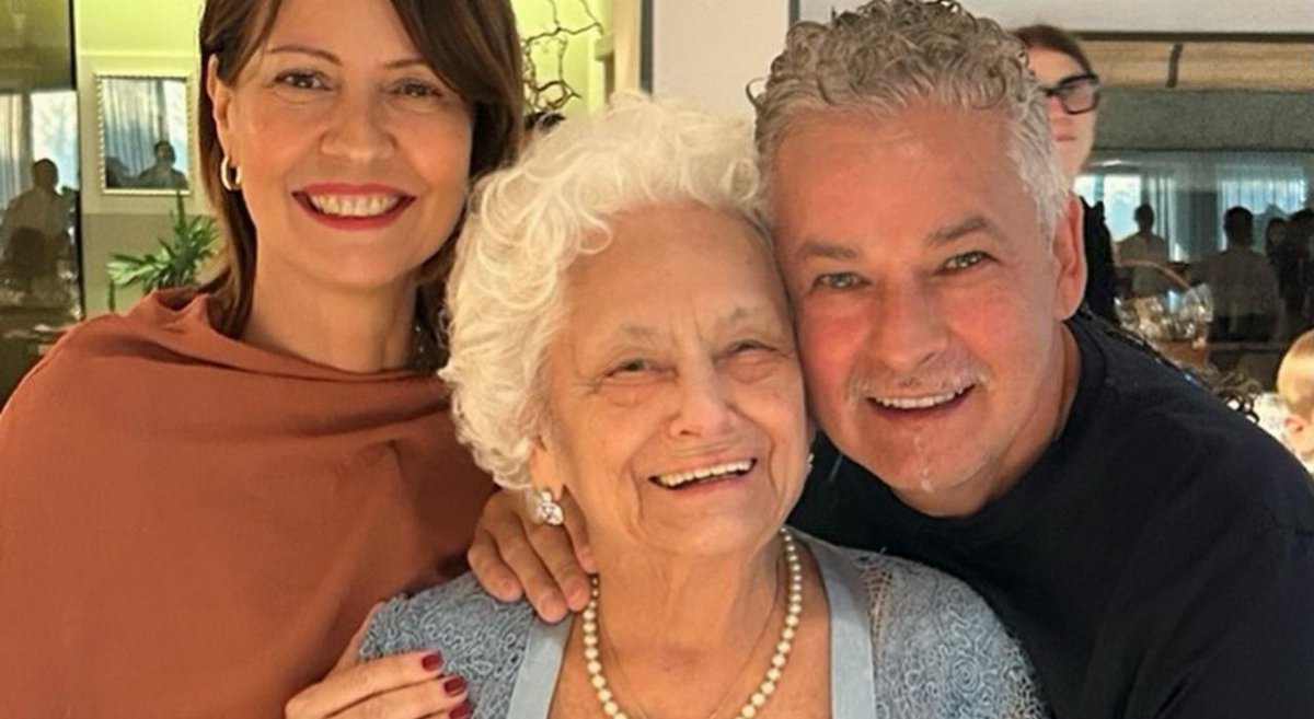 Roberto Baggio in lutto, addio alla mamma Matilde: il messaggio del campione Roberto Baggio in lutto, addio alla mamma Matilde: il messaggio del campione