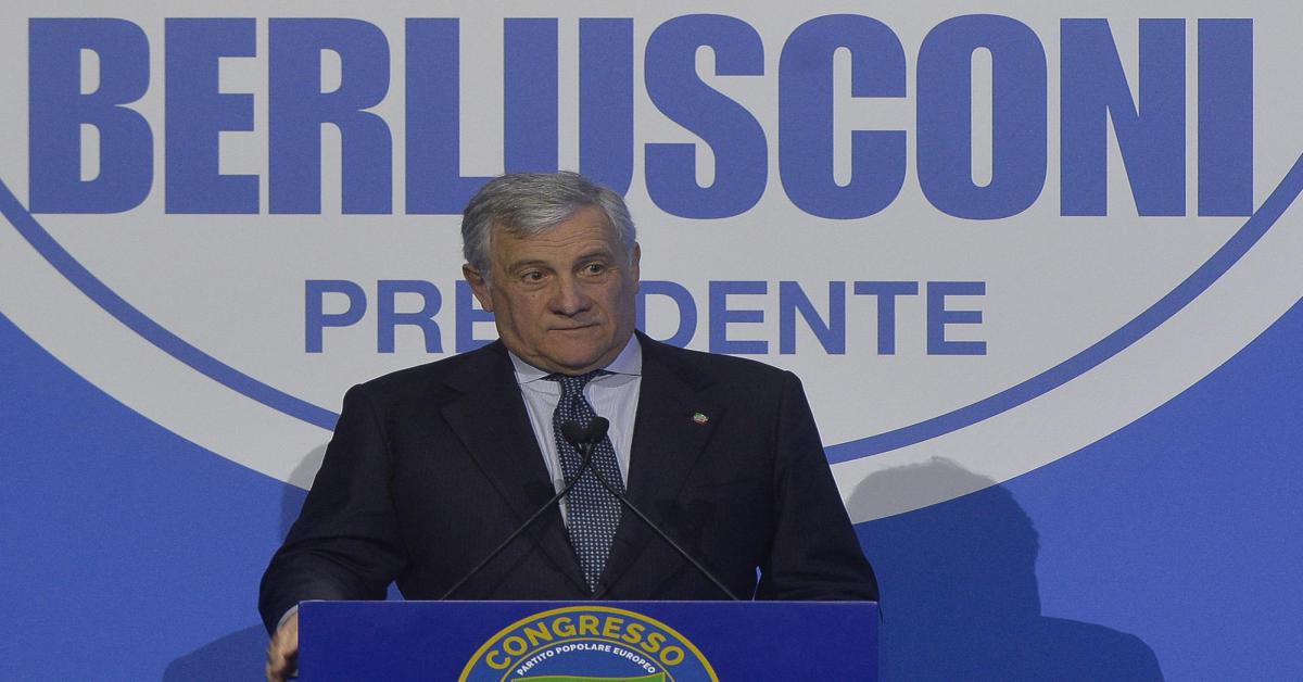 Congresso Forza Italia, Tajani lancia sfida europea nel nome di Berlusconi-Maradona
