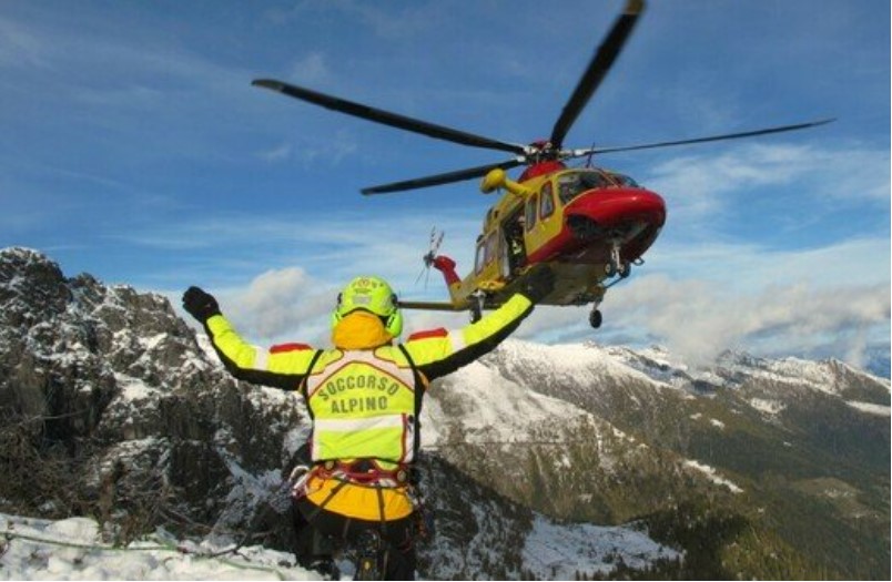 Donna trovata morta in un sacco a pelo su un prato alpino vicino a Bolzano