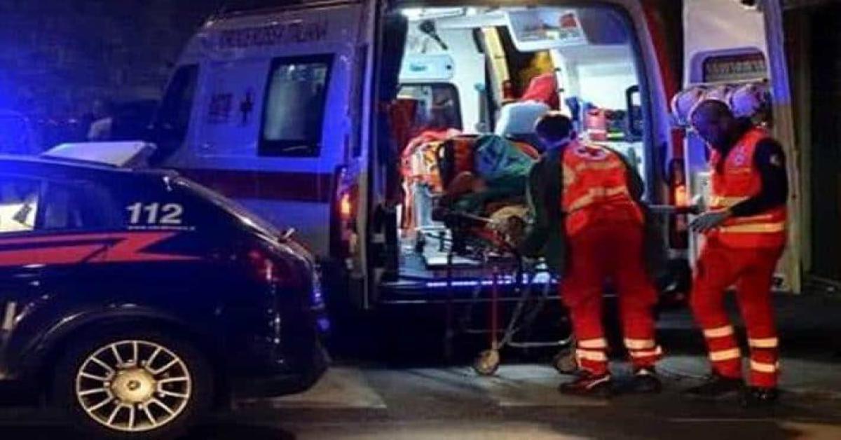 19enne si lancia da auto in corsa a Milano: soccorso in codice rosso