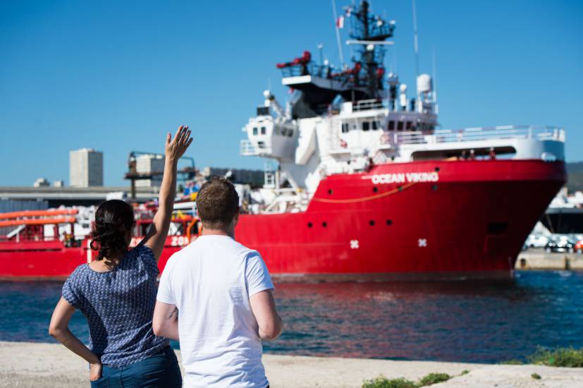 Ocean Viking a Pozzallo: 274 migranti in quarantena Ocean Viking a Pozzallo: 274 migranti in quarantena