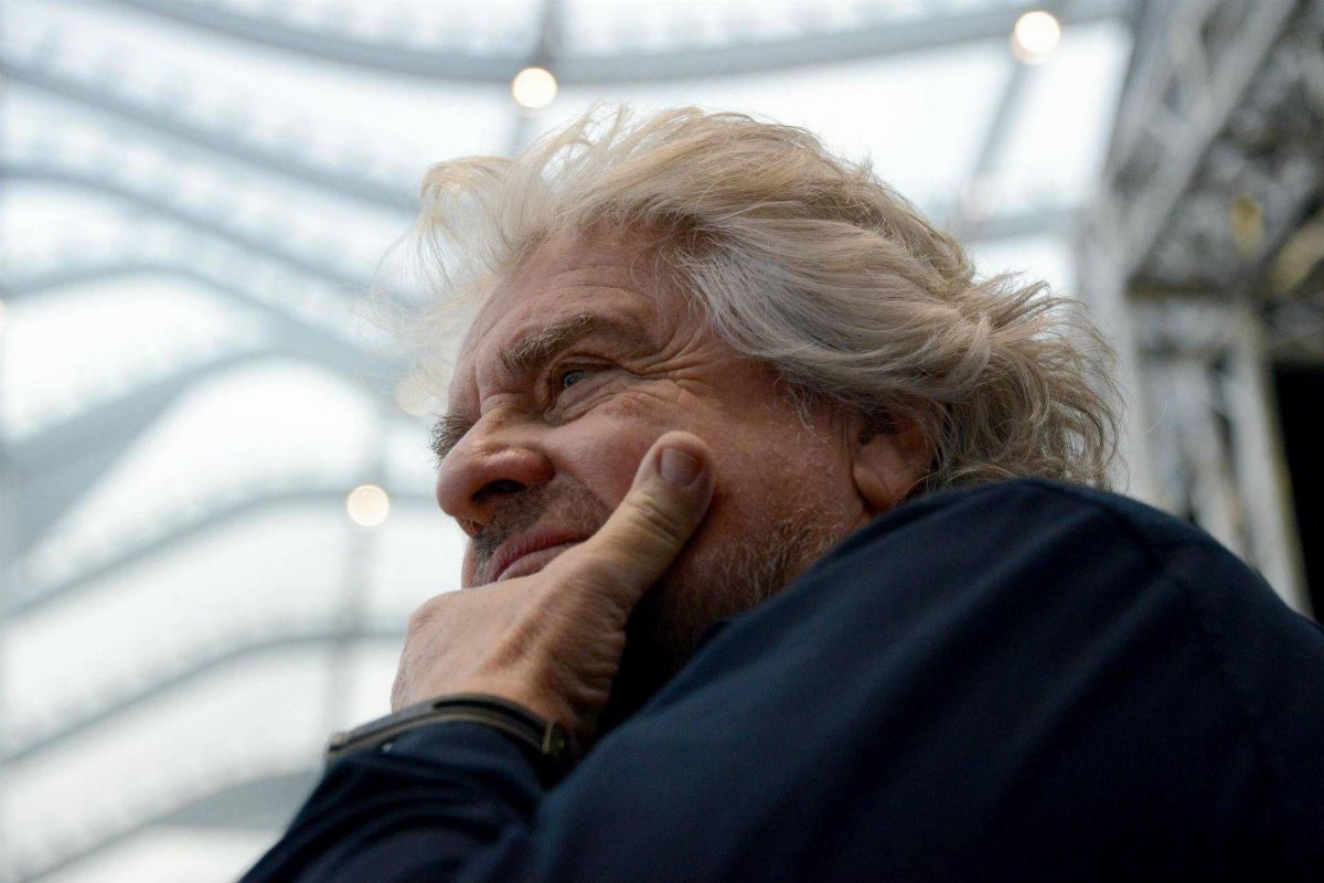 Beppe Grillo pronto a fare causa a Giuseppe Conte per riavere simbolo e nome del M5s Beppe Grillo pronto a fare causa a Giuseppe Conte per riavere simbolo e nome del M5s