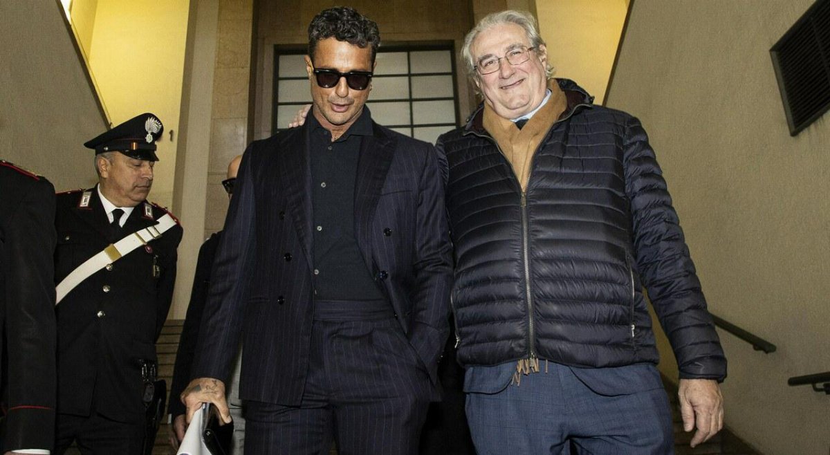 Mediaset valuta una controquerela per calunnia contro Fabrizio Corona dopo l