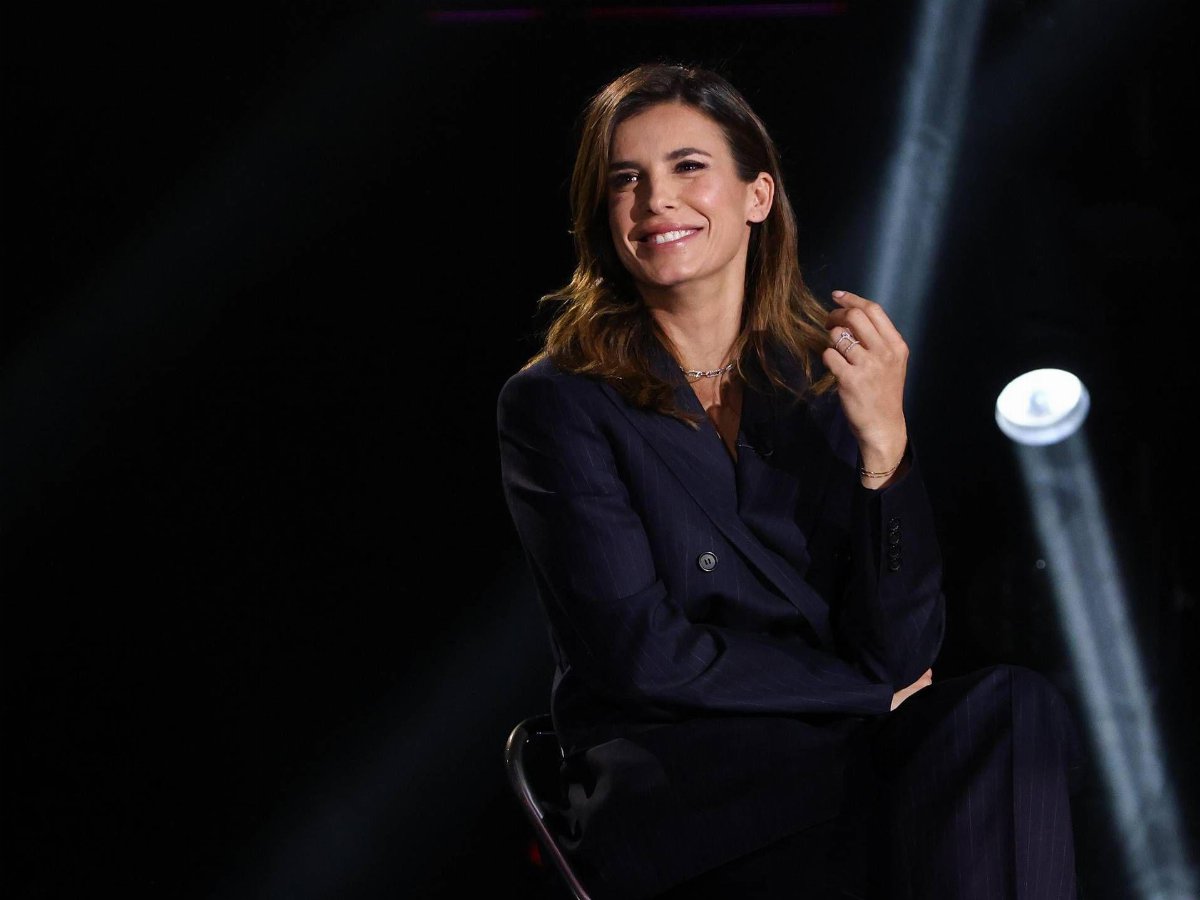 Elisabetta Canalis svela la verità sul petto di pollo e sorprende con la gaffe in diretta di Antonella Clerici Elisabetta Canalis svela la verità sul petto di pollo e sorprende con la gaffe in diretta di Antonella Clerici