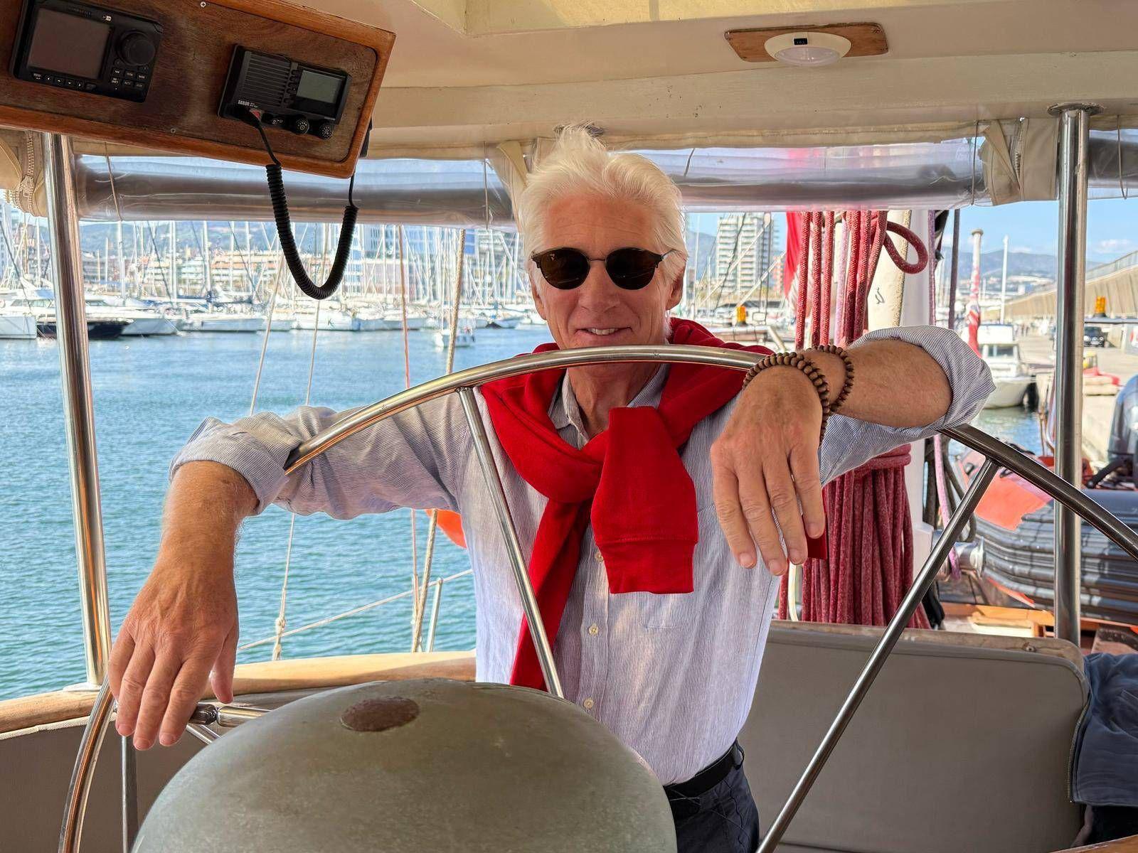 Richard Gere in visita a Open Arms: Ora più che mai dobbiamo difendere i diritti umani Richard Gere in visita a Open Arms: Ora più che mai dobbiamo difendere i diritti umani