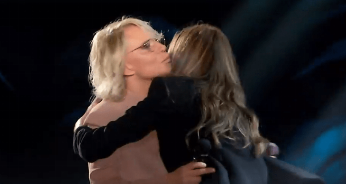 Maria De Filippi si emoziona a Belve ricordando Costanzo: Vorrei sapere se ha sofferto Maria De Filippi si emoziona a Belve ricordando Costanzo: Vorrei sapere se ha sofferto
