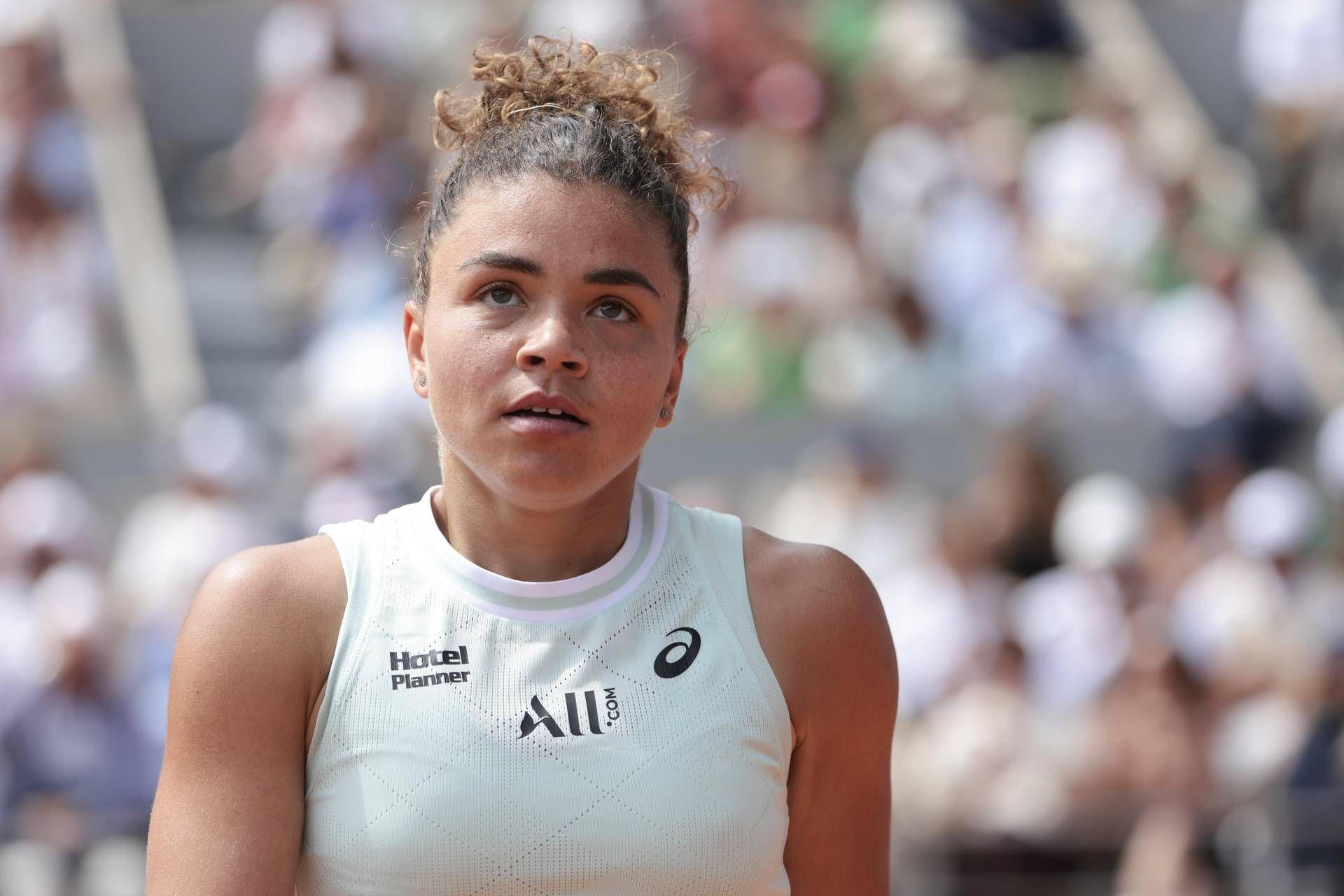 Jasmine Paolini si infortuna ed esce in lacrime a Dubai: Kenin avanza