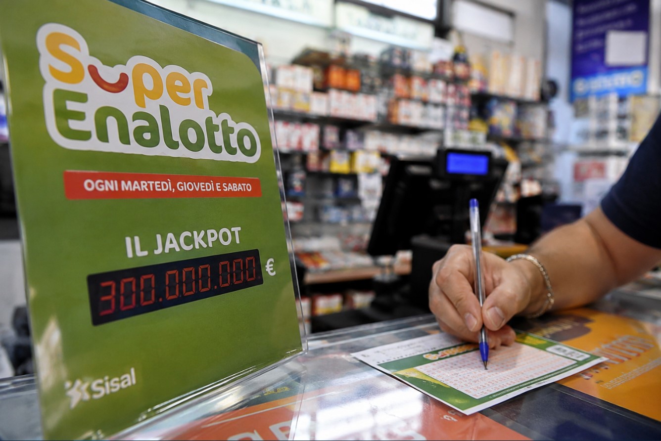 SuperEnalotto a Bari, vincita da 596mila euro ancora senza proprietario
