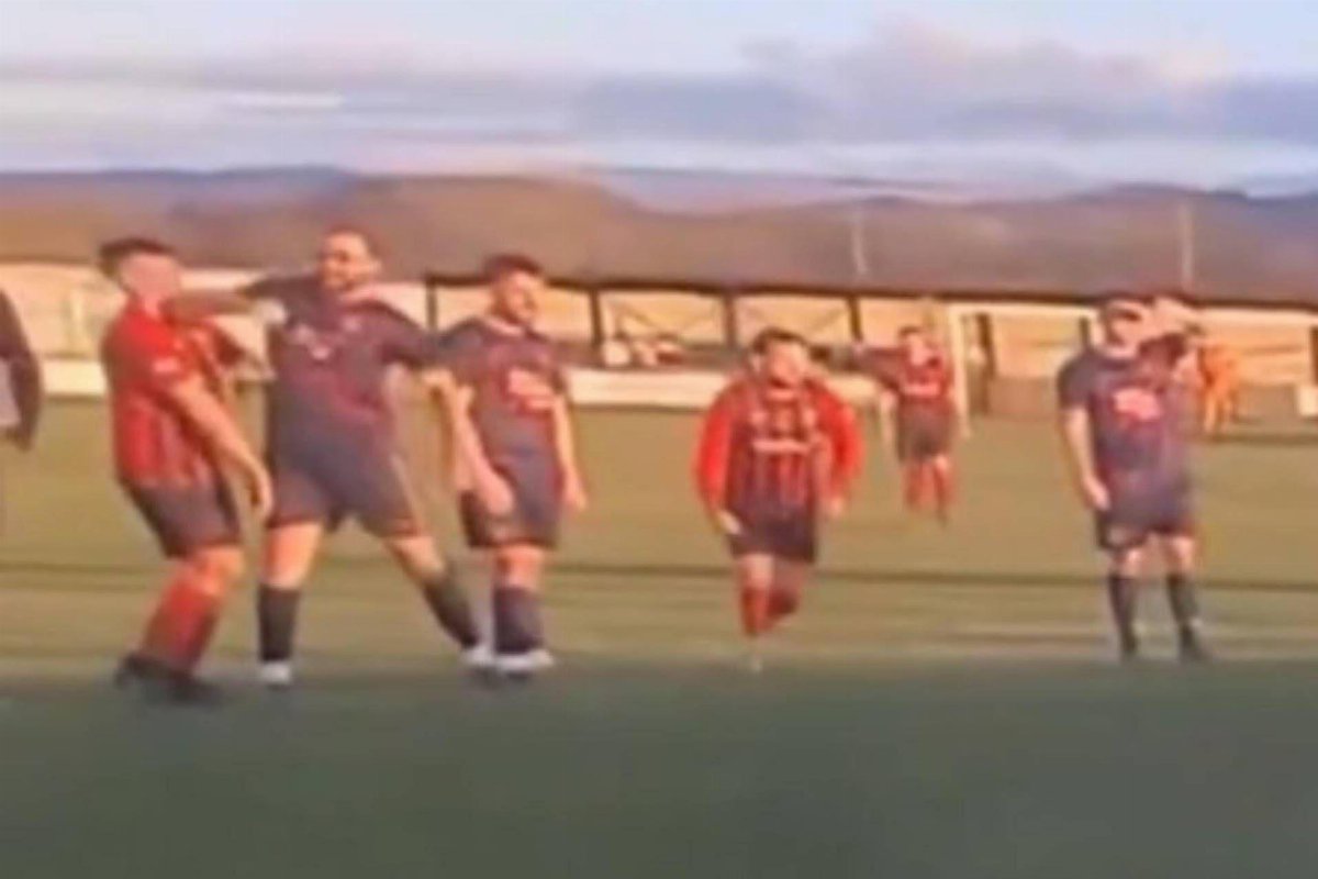 Gomitata in campo, calciatore arrestato in Galles dopo Trearddur Bay-Porthmadog