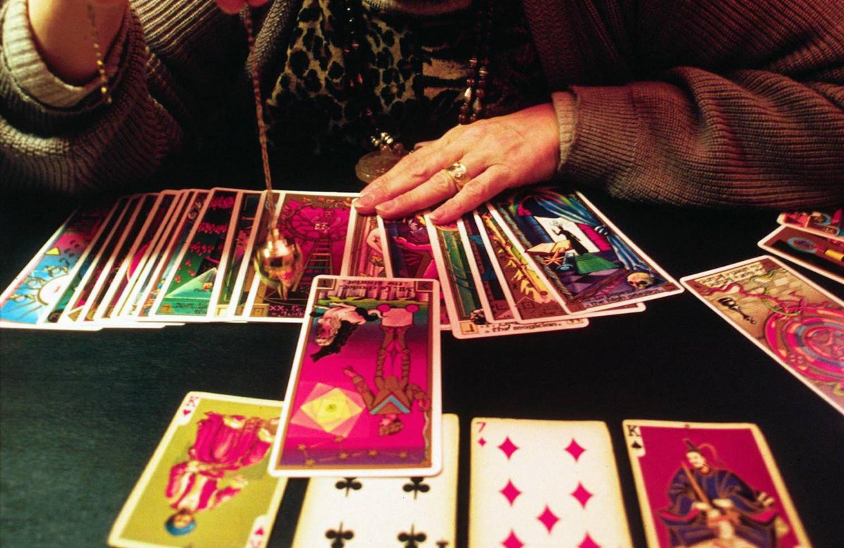 Cartomante incassa oltre 3mila clienti durante la pandemia ma percepisce sussidi: denunciata per maxi evasione Cartomante incassa oltre 3mila clienti durante la pandemia ma percepisce sussidi: denunciata per maxi evasione