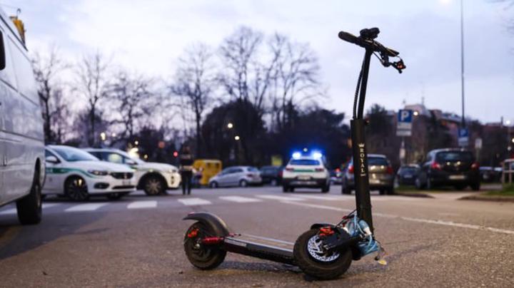 Tragico incidente a Offlaga: uomo muore dopo essere stato travolto da una moto mentre guidava un monopattino elettrico Tragico incidente a Offlaga: uomo muore dopo essere stato travolto da una moto mentre guidava un monopattino elettrico