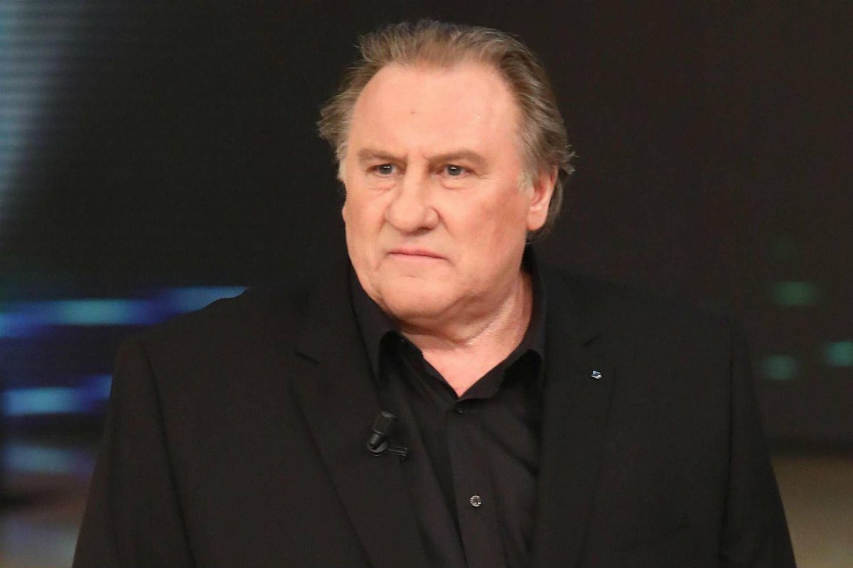 Depardieu rinviato a giudizio: accuse di stupro e aggressione sessuale da parte di Charlotte Arnould Depardieu rinviato a giudizio: accuse di stupro e aggressione sessuale da parte di Charlotte Arnould