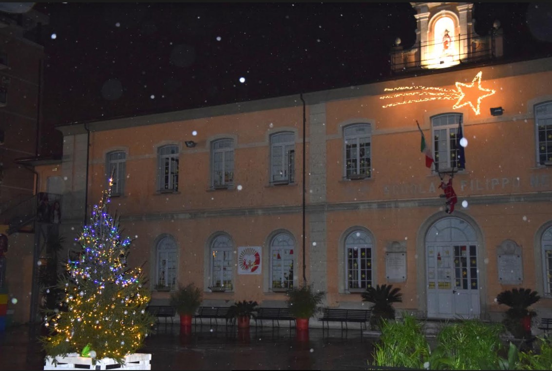 In vista del Natale grande attività dai Fratelli Cristiani a Massa e nessun caso di covid nella grande scuola