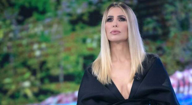 Ilary Blasi fuori da L