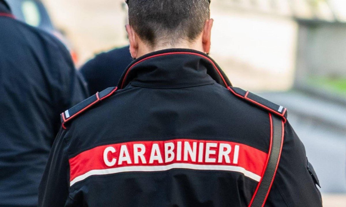 Smantellata a Milano la banda dei finti carabinieri: 21 misure cautelari per truffe e furti ad anziani Smantellata a Milano la banda dei finti carabinieri: 21 misure cautelari per truffe e furti ad anziani