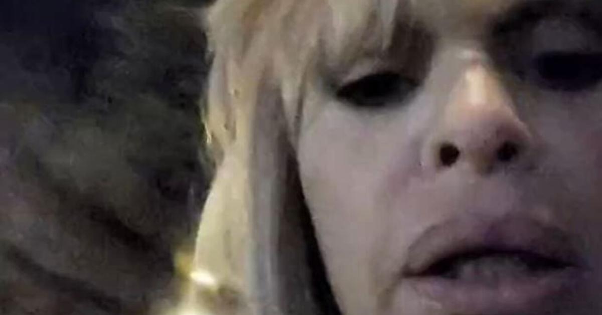 Alessandra Mussolini aggredita a Strasburgo: picchiata con una stampella da uno sconosciuto - Video