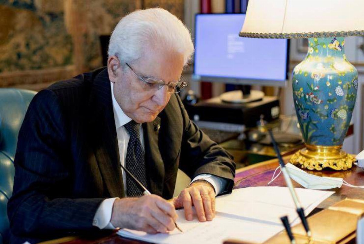 Mattarella firma quattro decreti di grazia: i nomi e le motivazioni