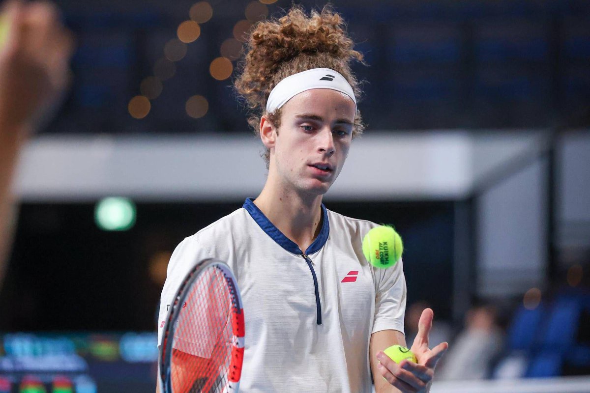 Mika Brunold rompe il silenzio: il tennista svizzero fa coming out e si racconta senza filtri Mika Brunold rompe il silenzio: il tennista svizzero fa coming out e si racconta senza filtri