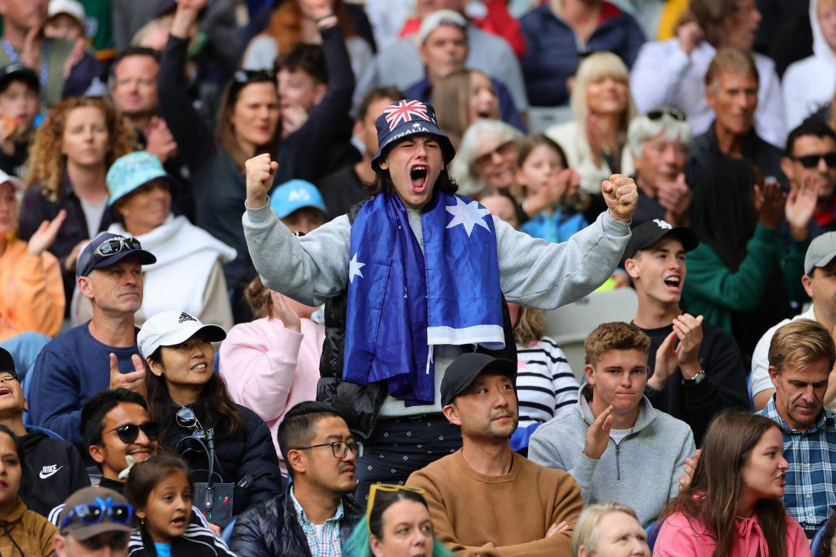 Tifosi molesti e ubriachi disturbano Paolini-Frech agli Australian Open 2026