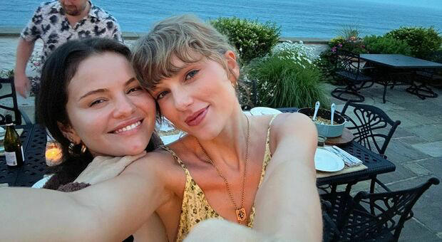 Gossip ai Golden Globes: Taylor Swift e Selena Gomez rivelano il rifiuto di una foto da parte di Kylie Jenner a Timothée Chalamet
