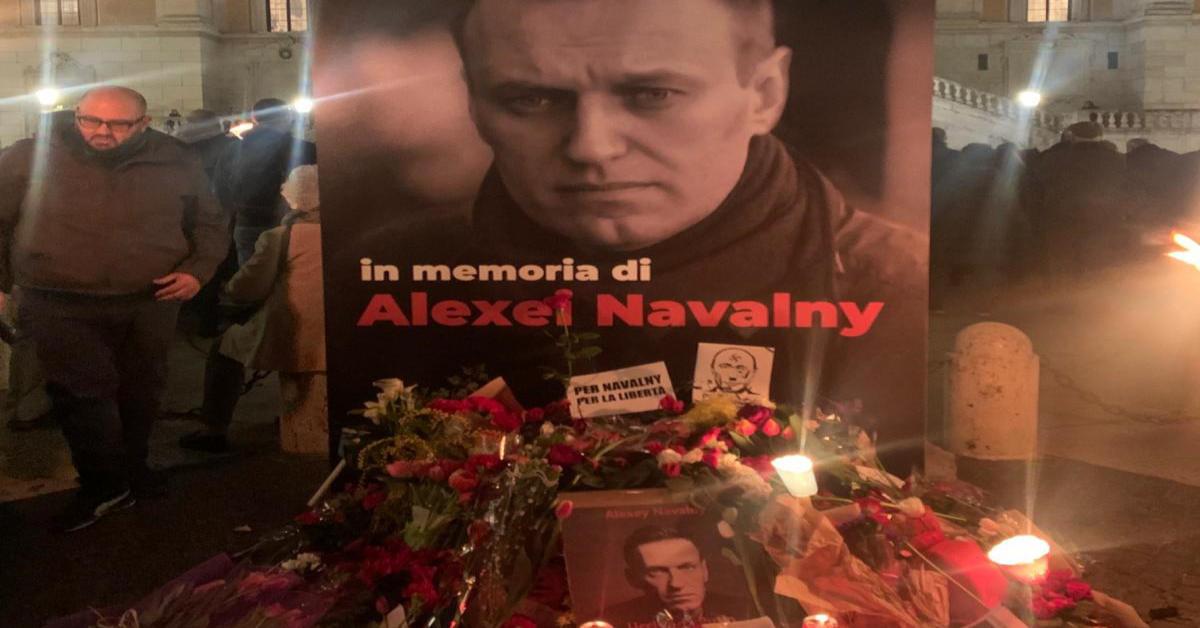 Navalny, fiaccolata in Campidoglio. Schlein: Qui per libertà, regime russo colpevole