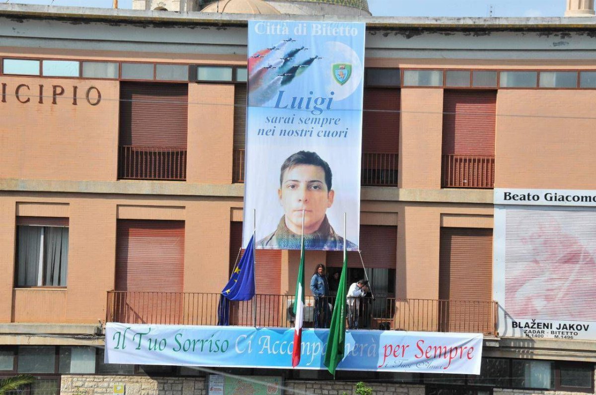 Afghanistan, padre di un caporalmaggiore caduto attacca Trump: parole offensive sul ruolo degli alleati Afghanistan, padre di un caporalmaggiore caduto attacca Trump: parole offensive sul ruolo degli alleati