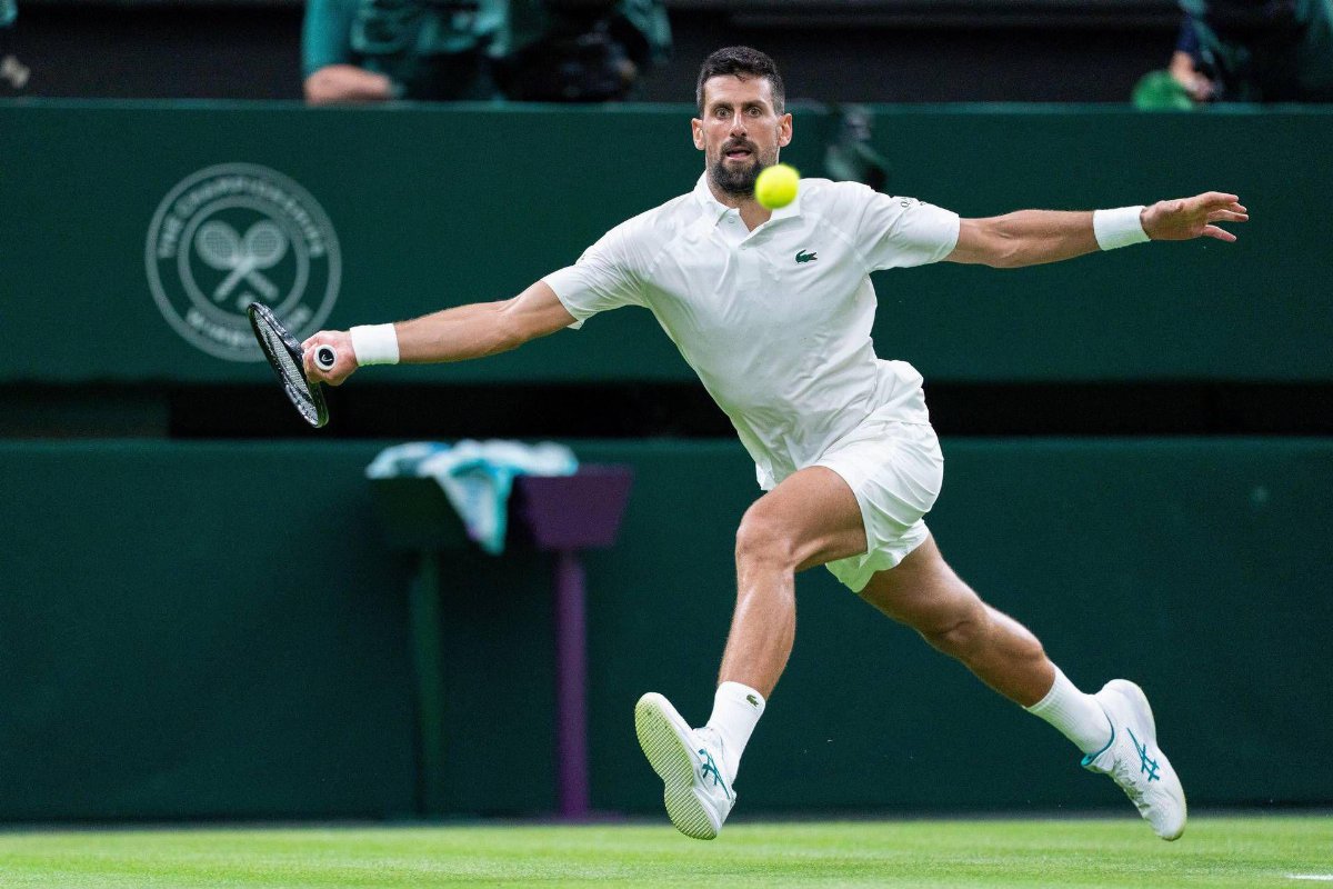 Djokovic eliminato da Sinner a Wimbledon: Lui troppo forte, io condizionato da età e acciacchi