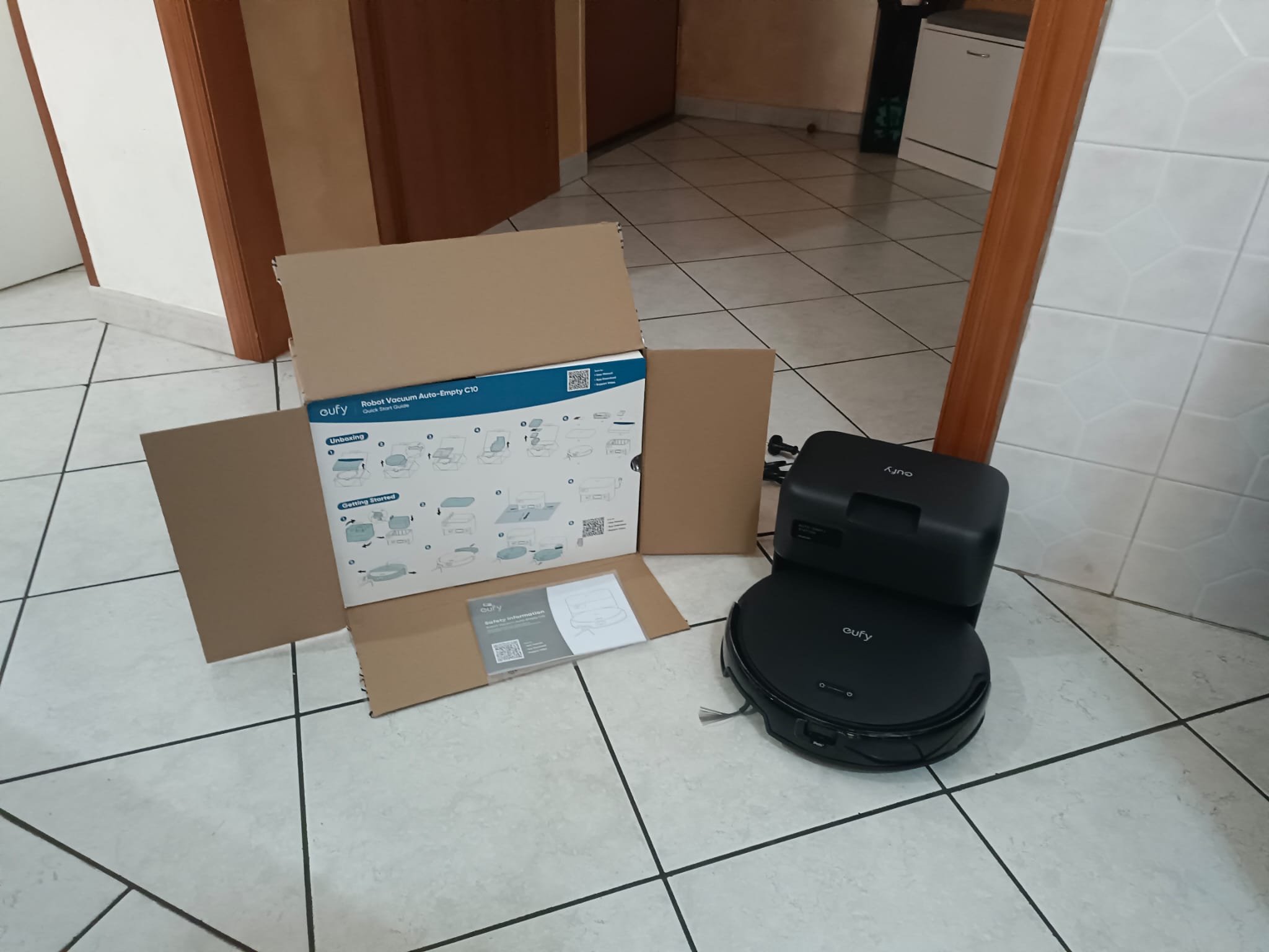 Recensione Eufy C10: il robot aspirapolvere ultra compatto ed economico