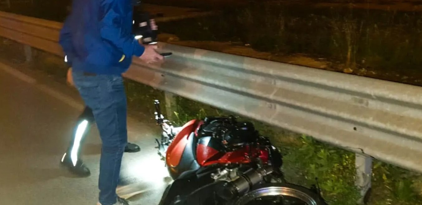 Incidente mortale a Sassari: motociclista di 35 anni deceduto, passeggera ferita