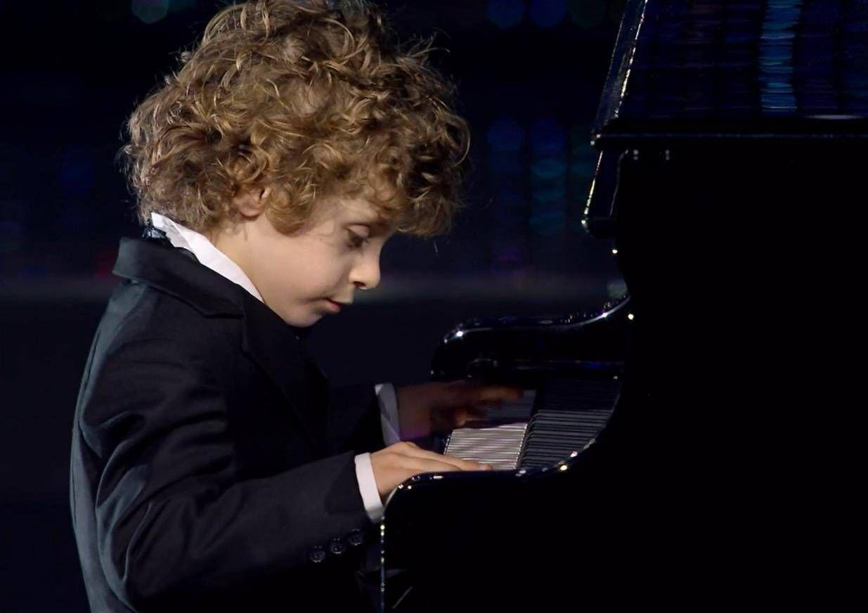 Il piccolo Alessandro Gervasi incanta Sanremo 2025 con Champagne