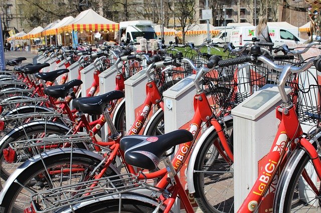 Mobilità sostenibile, che cosa scegliere in città per rispettare l