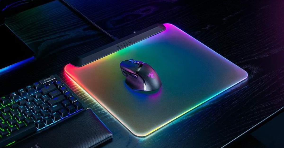 RAZER FIREFLY V2 PRO – IL PRIMO TAPPETINO RETROILLUMINATO A LED AL MONDO