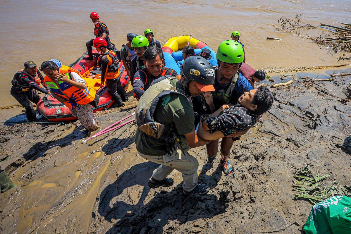 Asia travolta da inondazioni e frane: oltre 1.000 vittime tra Sri Lanka e Indonesia Asia travolta da inondazioni e frane: oltre 1.000 vittime tra Sri Lanka e Indonesia