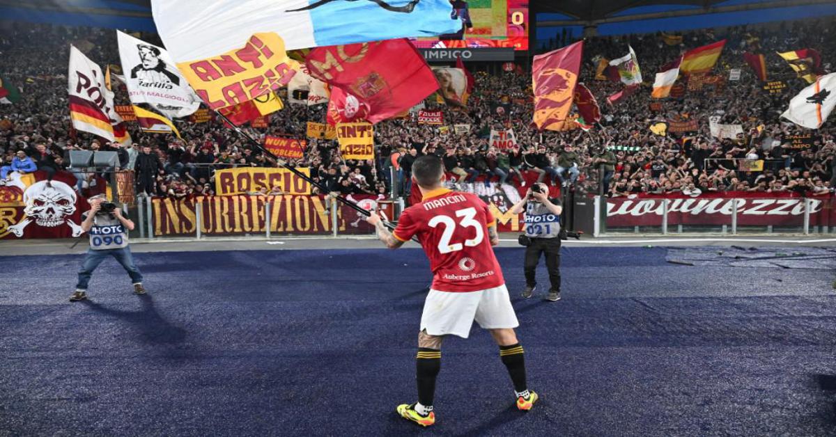 Roma-Lazio, Mancini e la bandiera: il video infiamma X